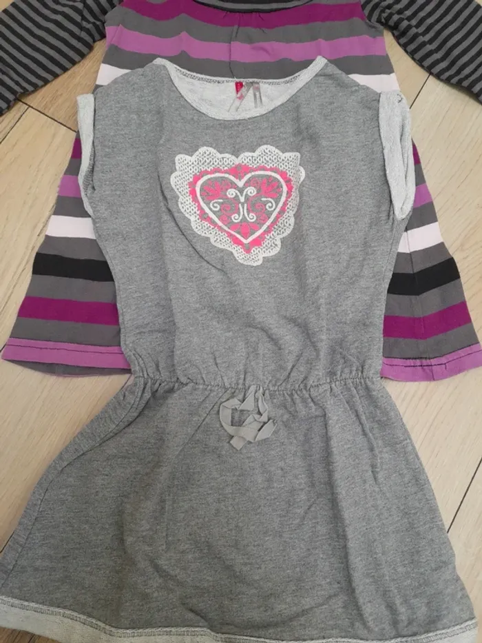 2 robes fille 4 ans - photo numéro 2