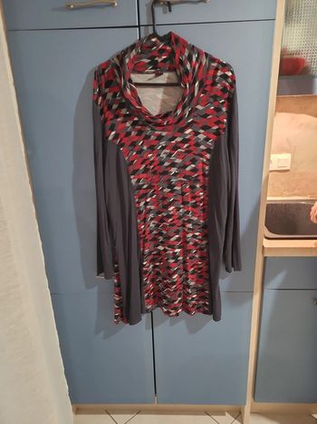 Robe BlanchePorte  grise et rouge / Taille 54