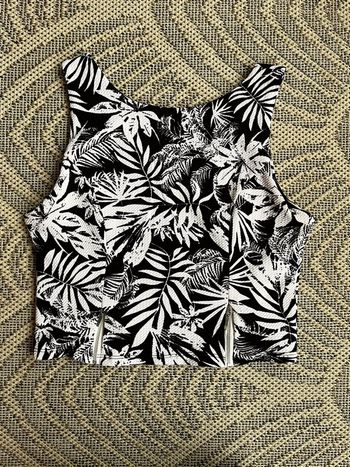 Crop top motif fleuri tropical taille s