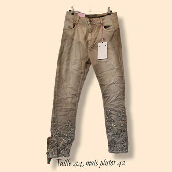 Jeans décoré T44