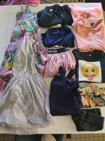 Lot 11 vêtements fille à 6 ans + 2 maillots de bain offerts