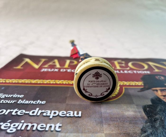 Figurine  , Napoléon , jeux d'échec de collection  , le porte drapeau du 4eme régiment d'infanterie de ligne - photo numéro 4