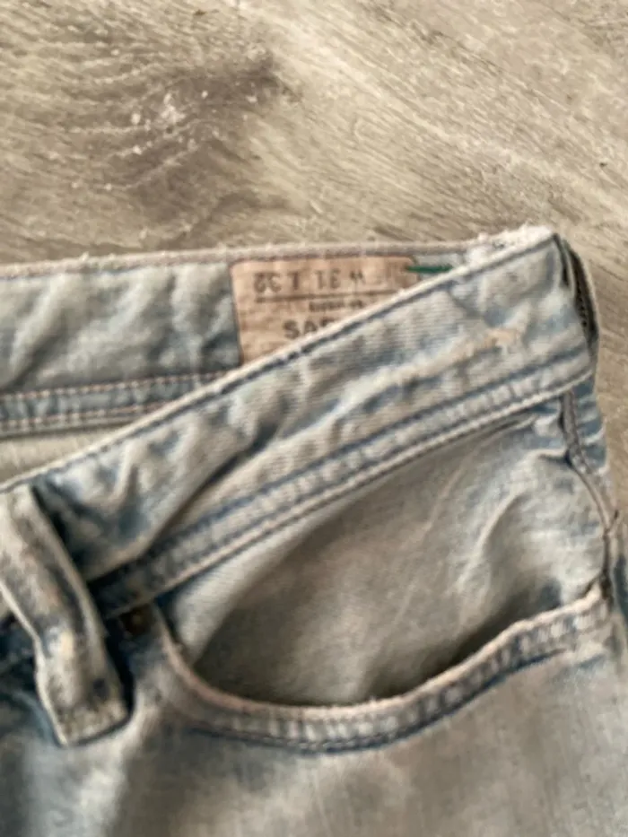 Jeans a trou Diesel taille 31/32 - photo numéro 4
