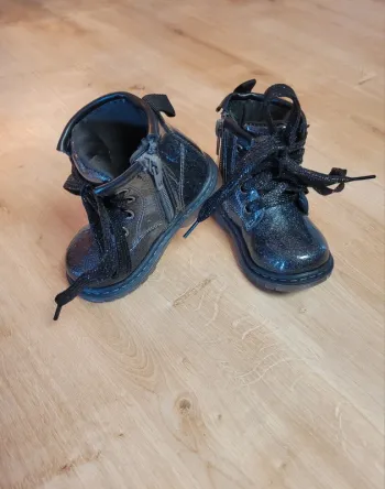 Bottines vernies fille neuves taille 20