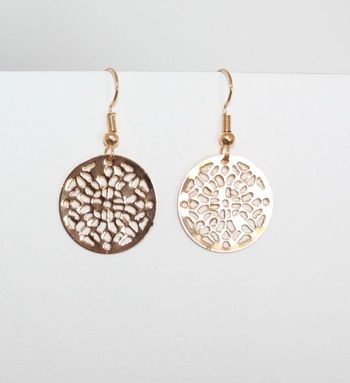 Boucles or dorées neuves création diam 2 cms