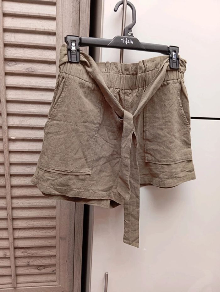 Short vourt Dhein avec ceinture décorative taille M