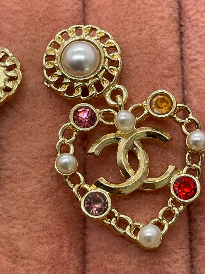 Boucles d’oreilles pendantes cœur dorées - photo numéro 8