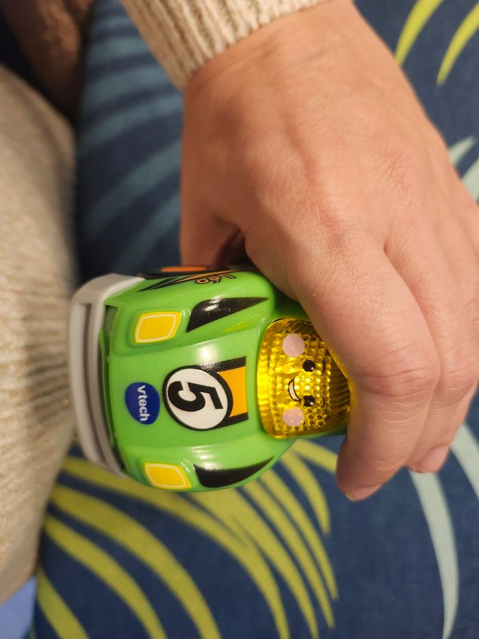 Tut tut bolides enfant premier circuit radiocommande vtech - photo numéro 4