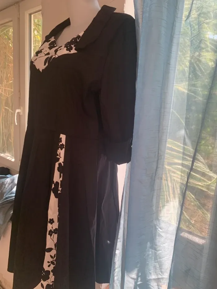 Robe vintage taille 4XL noire manches 3/4 - photo numéro 8