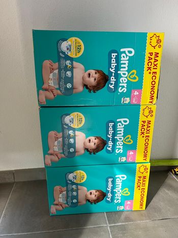 Pampers Baby Dry Taille 4 (324 couches)