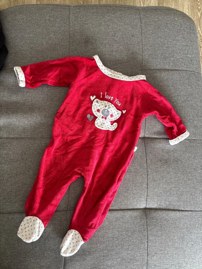 Pyjama 6 mois fille rouge,blanc et gris pommette très bon état - photo numéro 2