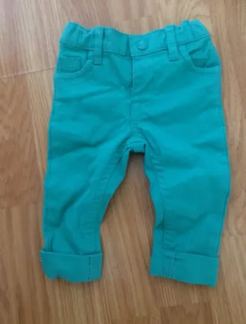Pantalon 6 mois vert en très bon état