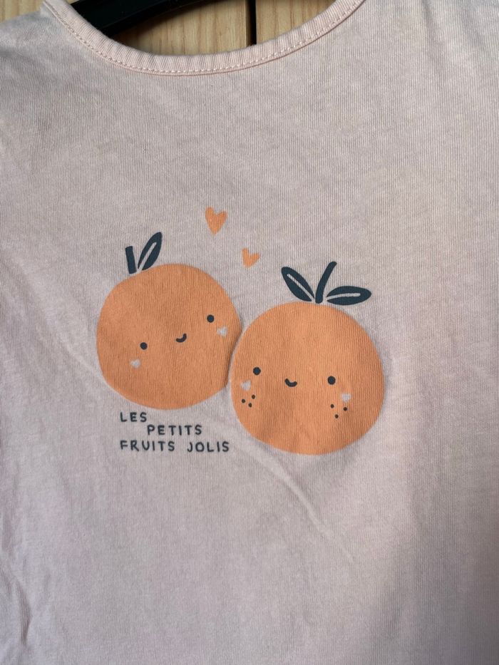 T-shirt « les petits fruits jolie » Kiabi 18 mois - photo numéro 2
