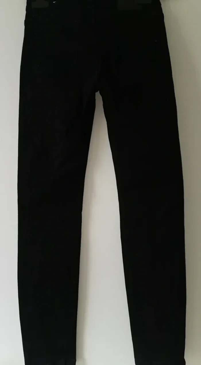 Superbe jean slim noir - Taille 38 - photo numéro 2