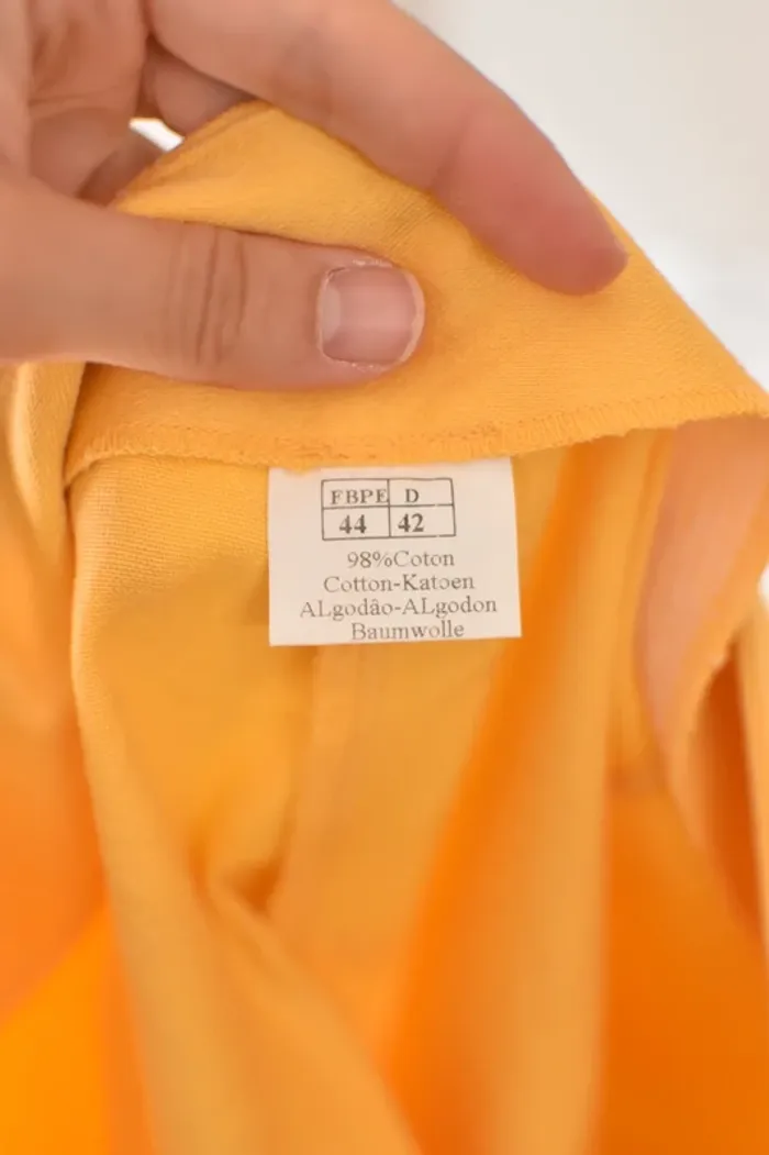 Short vintage jaune taille 38 ( indiquée 44 mais impossible, mesures en bas), en bon état. - photo numéro 5