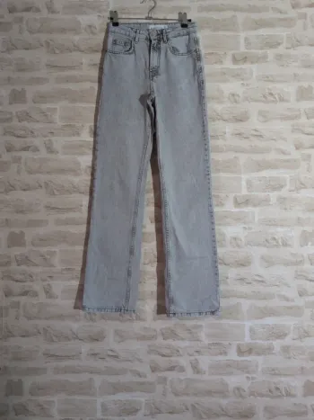 Jean Stradivarius – Taille 34 – Gris tendance