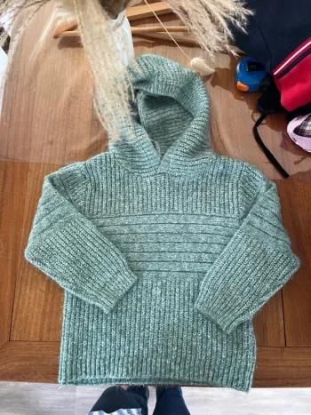 Pull menthe à capuche