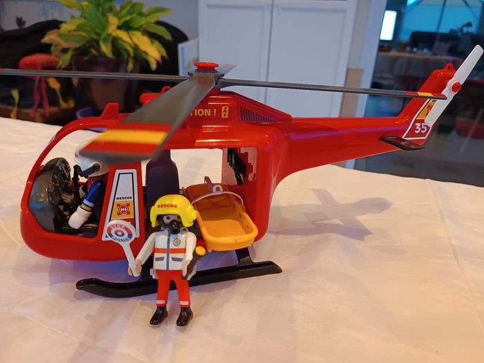Playmobil hélicoptère et bombardier pompier
