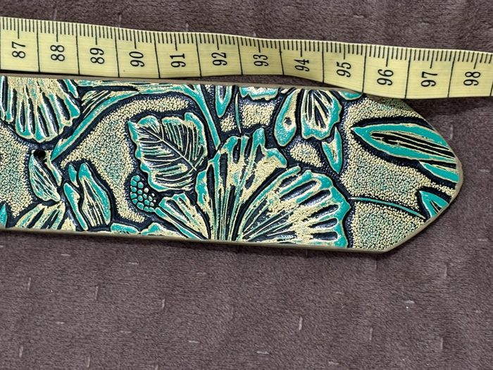 Magnifique ceinture vintage avec feuilles et boucles en relief neuve 100 cm - photo numéro 4