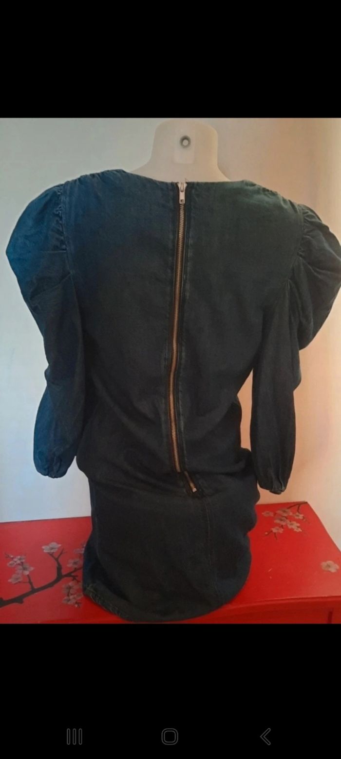 Robe en jean prêt du corps avec manches 3/4 ballons de chez Zara - photo numéro 2