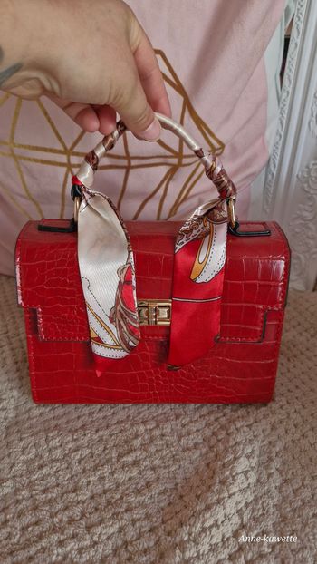 Petit sac à main rouge