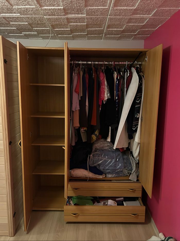 Armoire 3 portes bois + 2 tiroirs + miroir - photo numéro 3