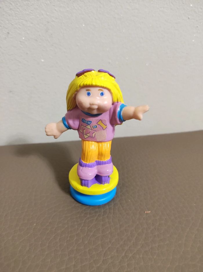 poupée dorda patineuse