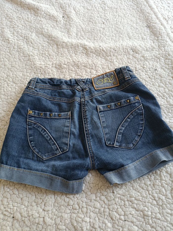 Short en jean bleu brut clouté vintage cute clous dorés revers - photo numéro 3