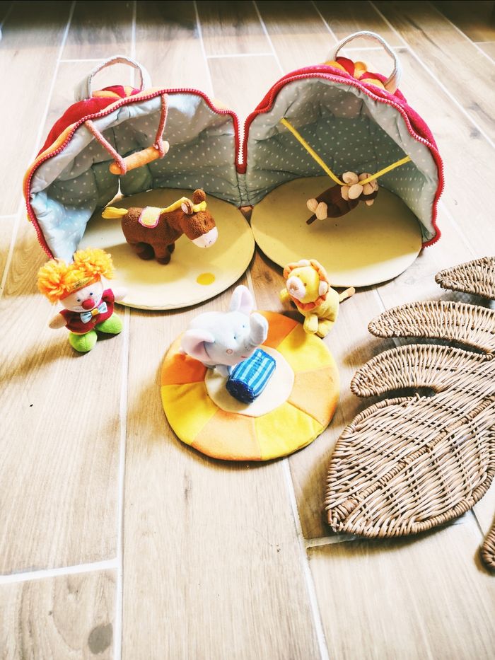 🤡Le grand cirque en peluche avec animaux et personnages marque Lilliputiens