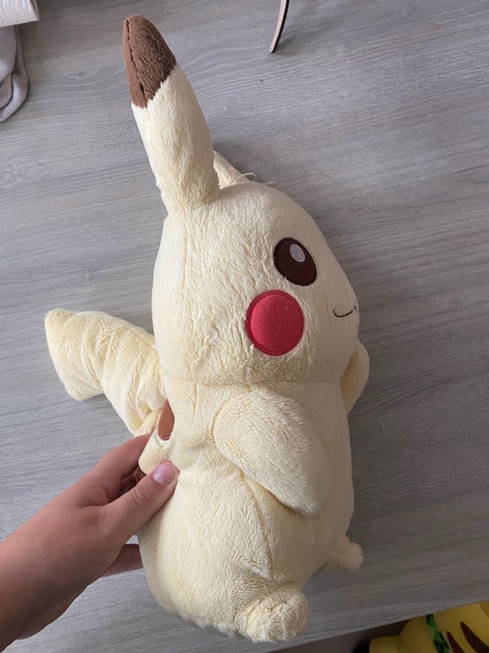 Grande peluche pikachu pastel - photo numéro 4