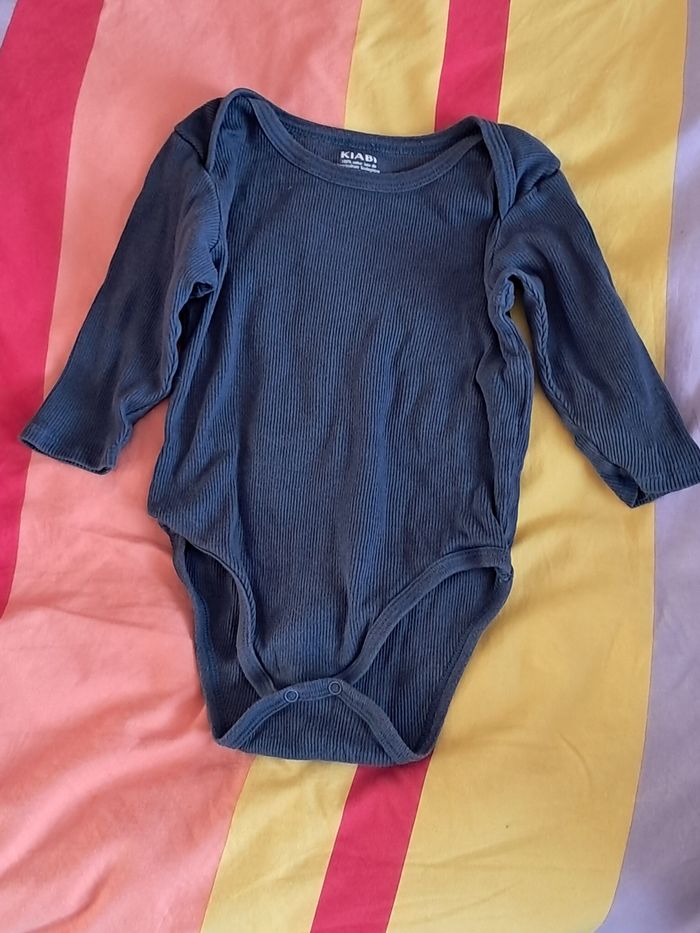 Lot de 3 bodie LM. 12 mois - photo numéro 5