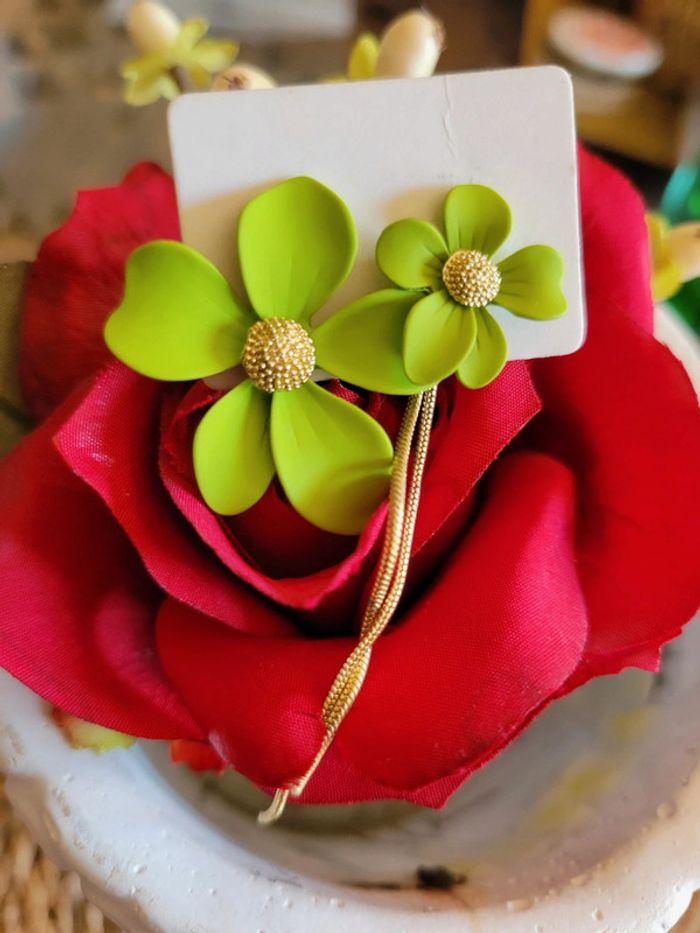 Boucles d oreilles asymeyriques fleurs - photo numéro 2