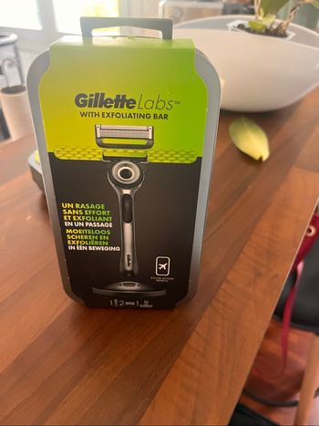 Rasoir Gillette labs