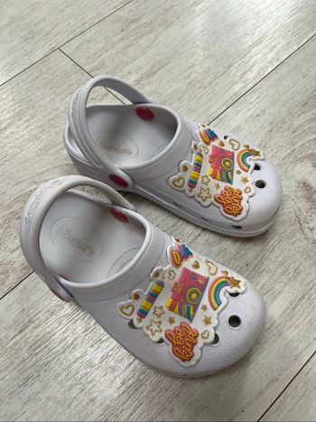 Crocs blancs motifs multicolore Sketchers taille 28/29