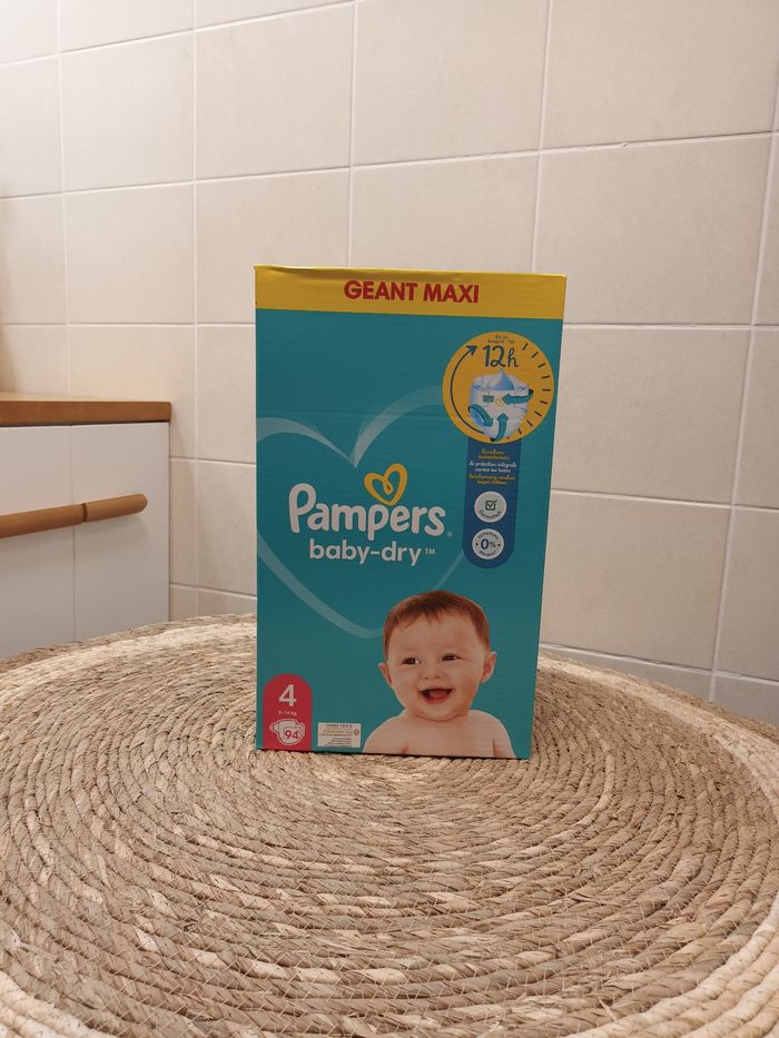 Carton de 94 couches Pampers Baby Dry taille 4 de 9 à 14 kg neuf