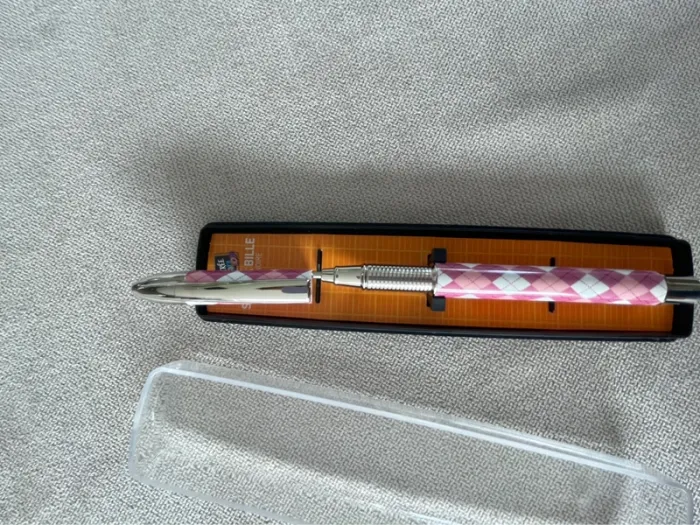 Stylo bille carreaux rose et blanc - photo numéro 3