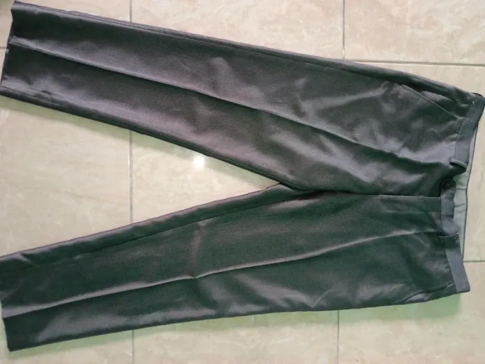 Costume homme gris noir légèrement satiné Taille 52/ 46 - photo numéro 11