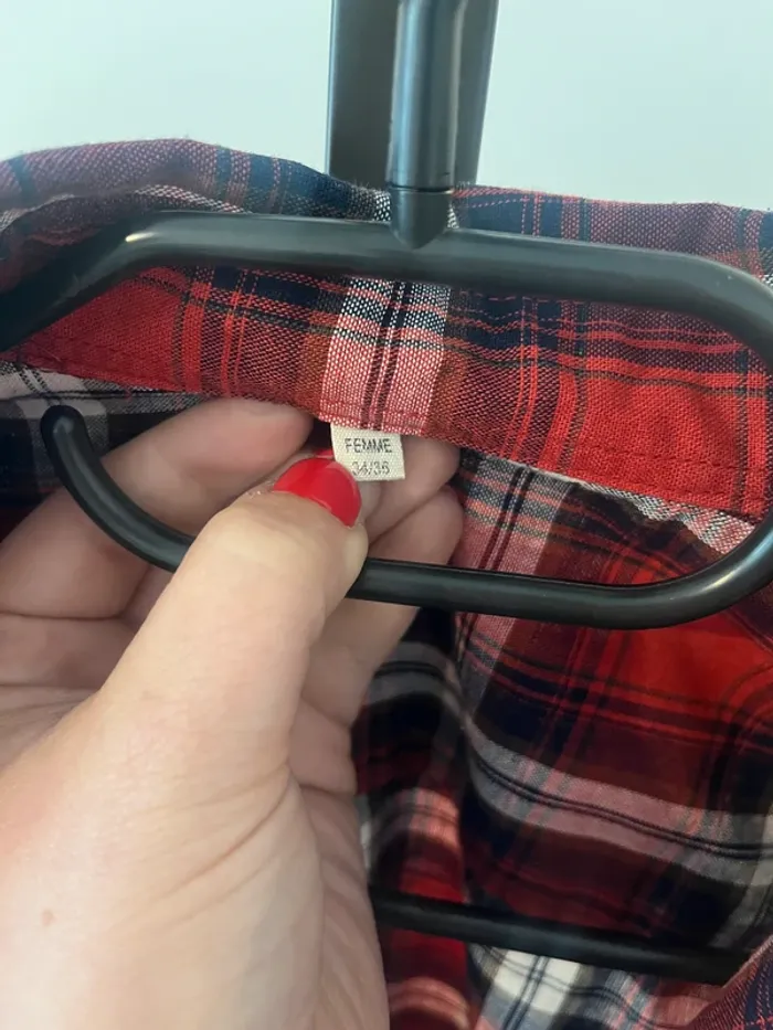 Chemise à carreaux rouge Taille 34/36. - photo numéro 2