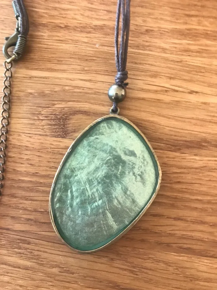 Collier à pierre verte - photo numéro 3