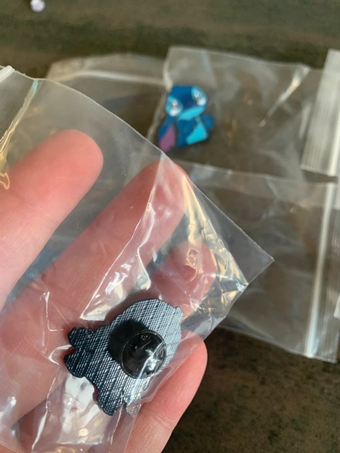 Lot de 7 pins Stitch neufs - photo numéro 3