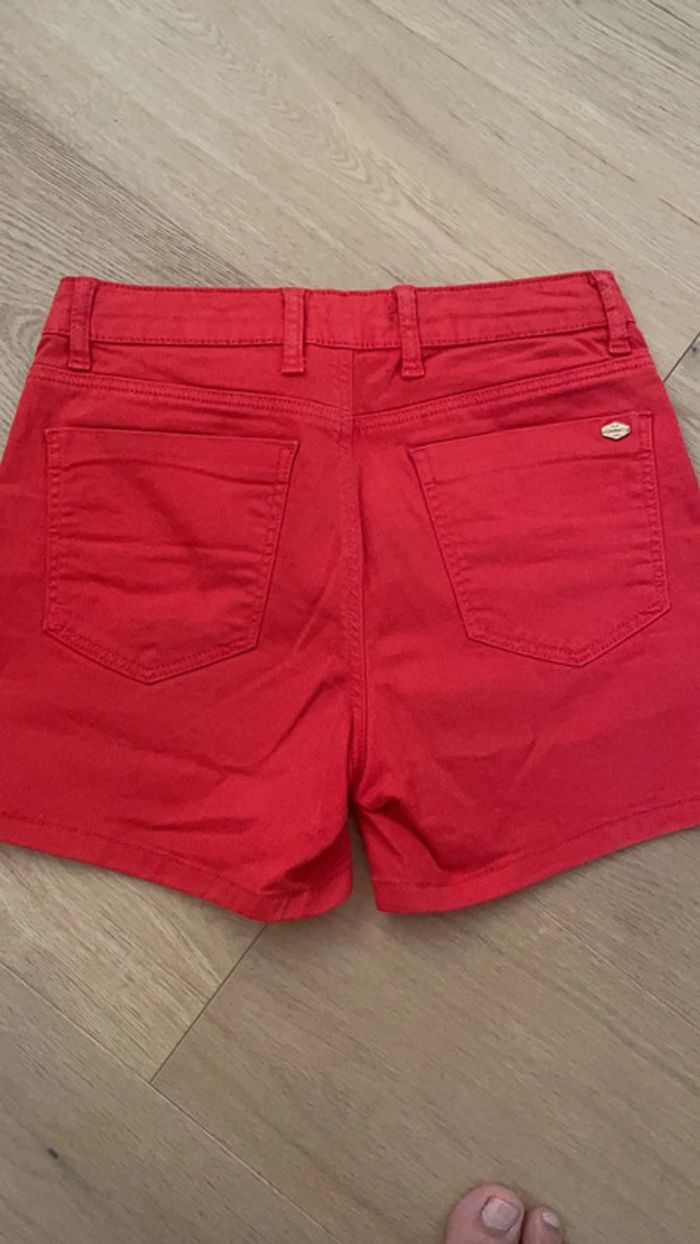 Short rouge stradivarius taille 32 - photo numéro 2