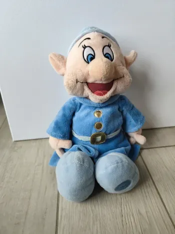 Peluche nain de Blanche neige simplet