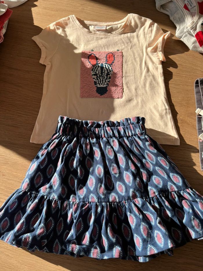 Ensemble t-shirt paillettes et jupe T.2a