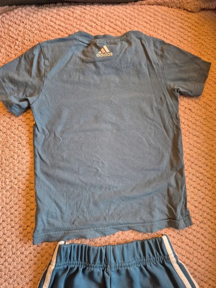 Ensemble t-shirt et short Adidas 4/5 ans - photo numéro 7