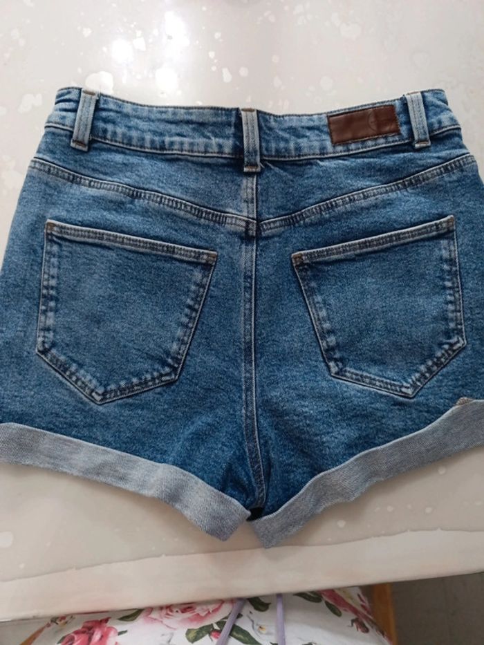 Short court en jean taille 36 - photo numéro 4