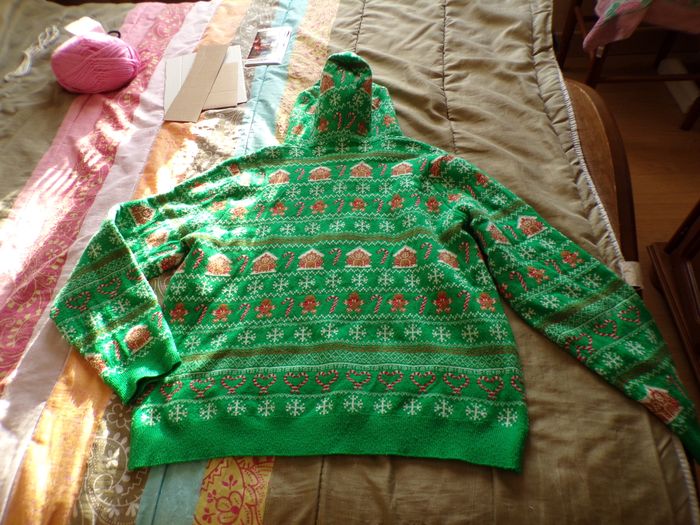 Pull de Noël vert à capuche T46/48 - photo numéro 3