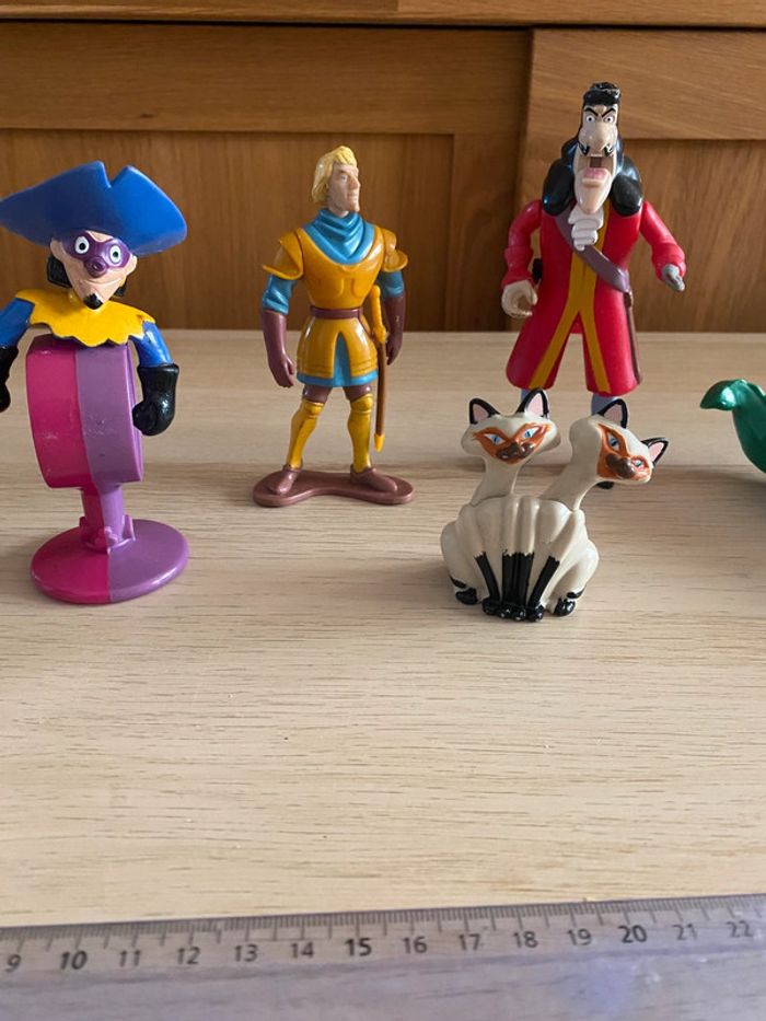 Jouets mc do donalds figurines peter pan crochet Chopin Quasimodo Phoebus siamois - photo numéro 3
