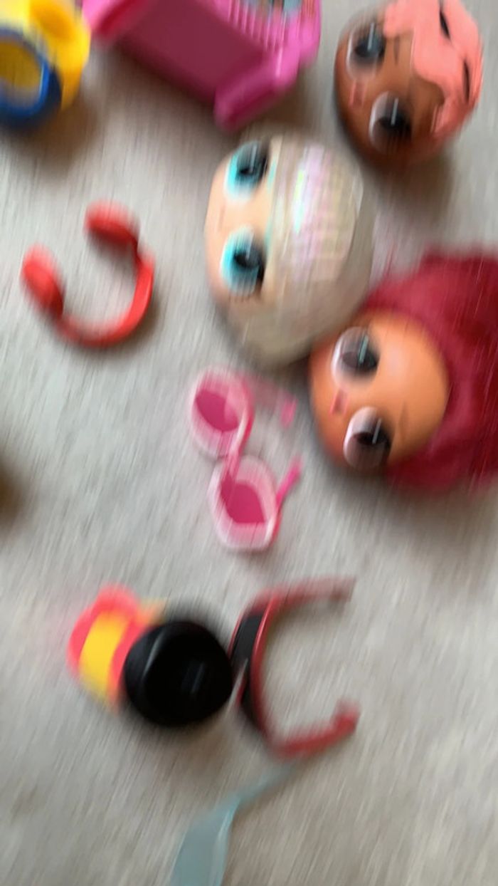 Gros lot de poupée LOL accessoires lunettes ailes tête télévision - photo numéro 6