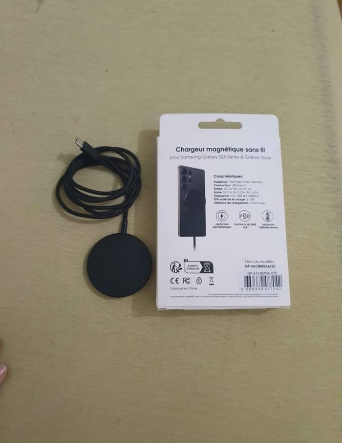 Vends Samsung S25 Ultra + accessoires - photo numéro 7
