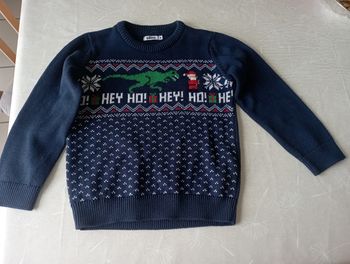 Pull marine de Noël avec dinosaures 6 ans Gémo 5€
